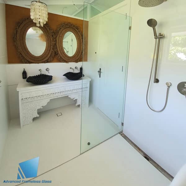 Modern Single/Return Shower Panel (No Bracket Holes)