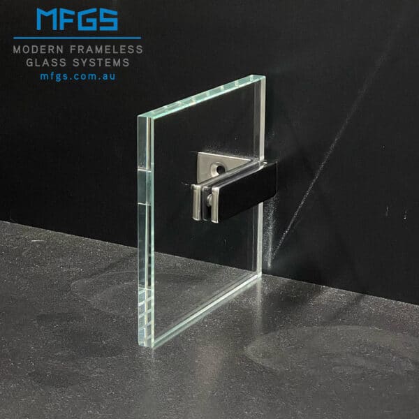 Modern 90° Glass to Wall Alignment Bracket (MGAB25-W)