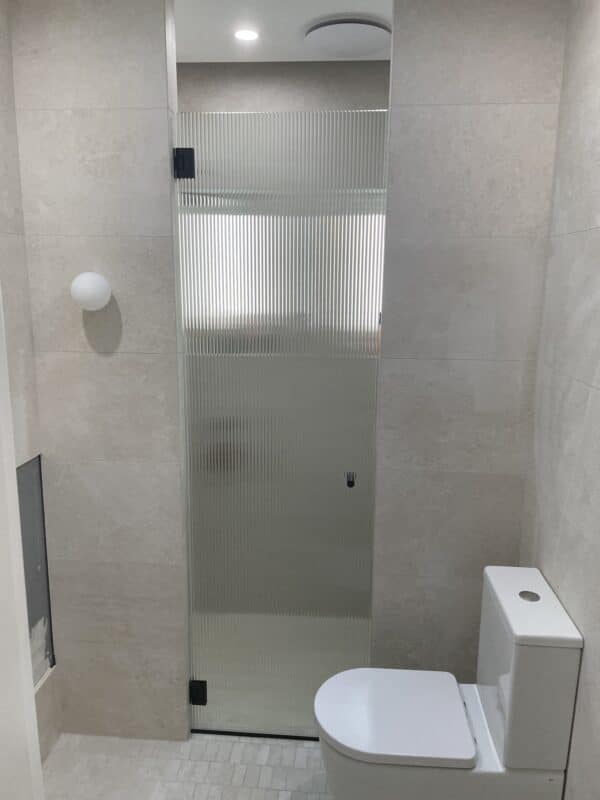 Modern Frameless Glass Shower Offset Waterbar (MWB10)